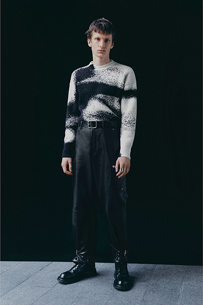 اجعل لكل إطلالة من إطلالاتك قصة مع تشكيلة Alexander McQueen لموسم خريف وشتاء 2022